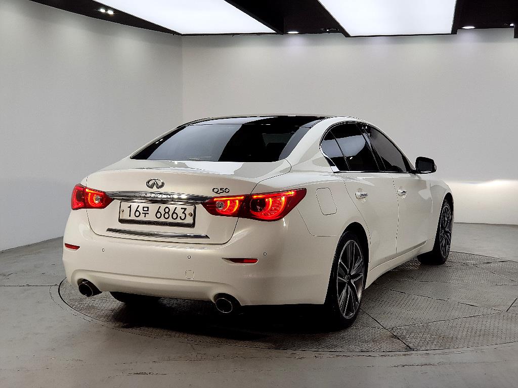 Infiniti Q - Vista 4