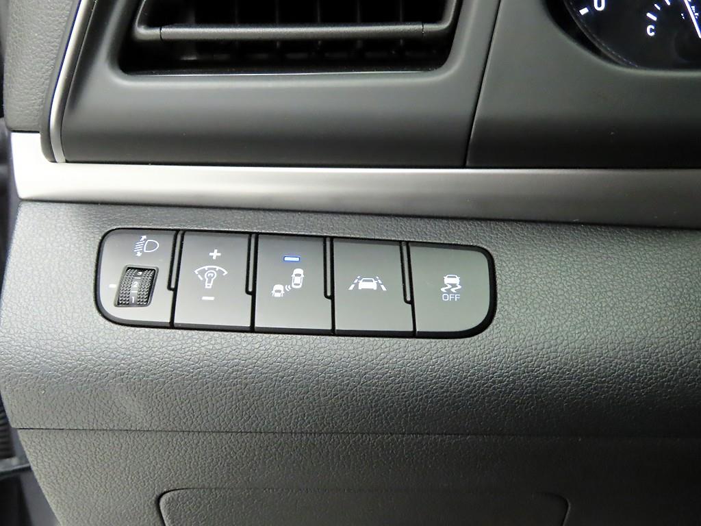 HYUNDAI Avante - Vista 12