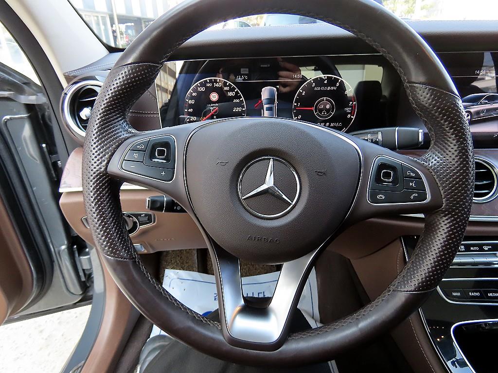 Mercedes Benz E class - Vista 8