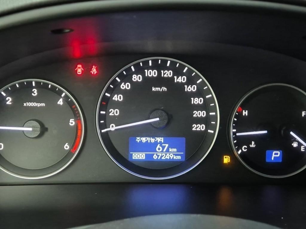 HYUNDAI Starex - Vista 6