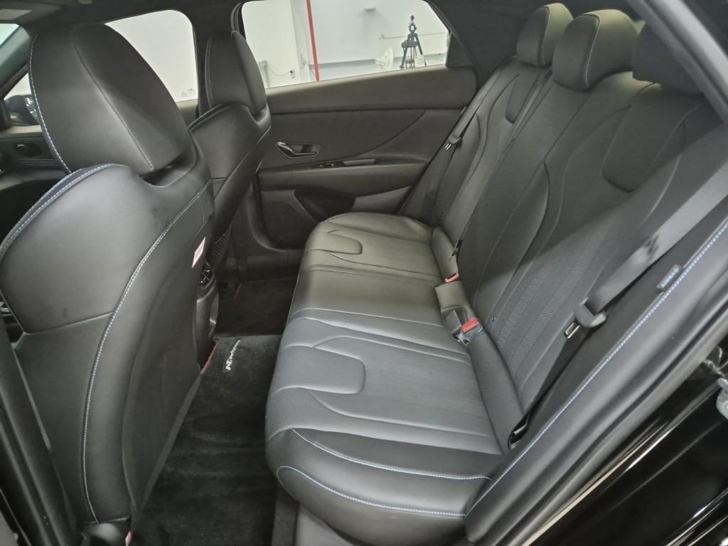 HYUNDAI Avante - Vista 12