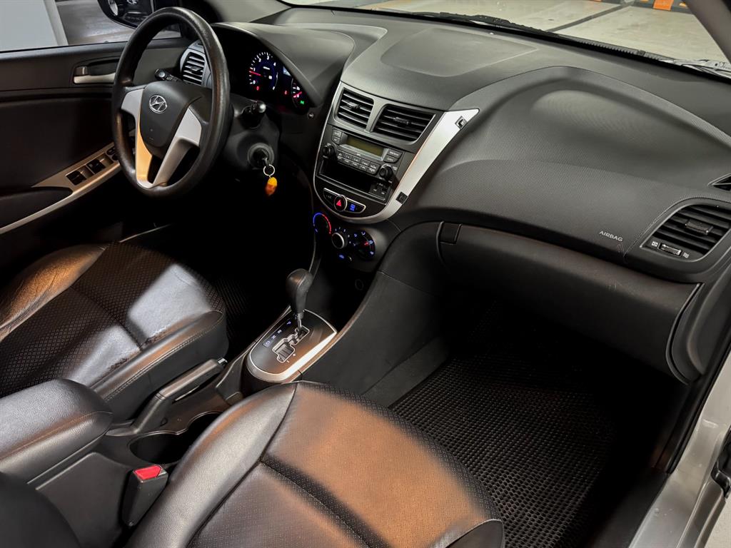 HYUNDAI Accent 2012 Plateado - Importación desde Corea - HF Imports Iquique - Foto 18