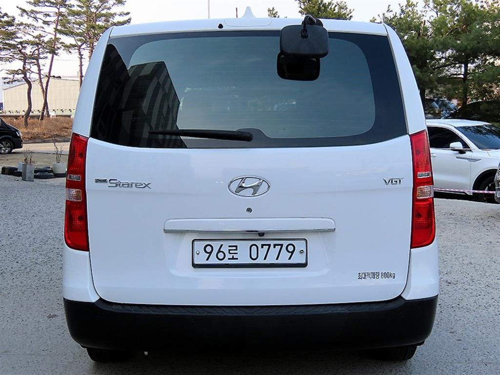 HYUNDAI Starex - Vista 4