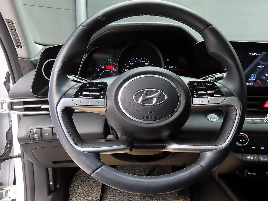 HYUNDAI Avante - Vista 9