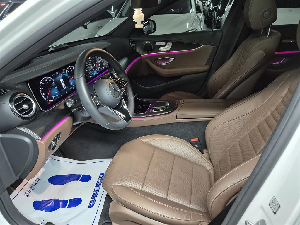 Mercedes Benz E class - Vista 12