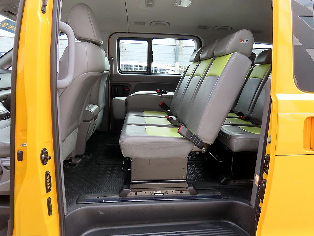 HYUNDAI Starex - Vista 6