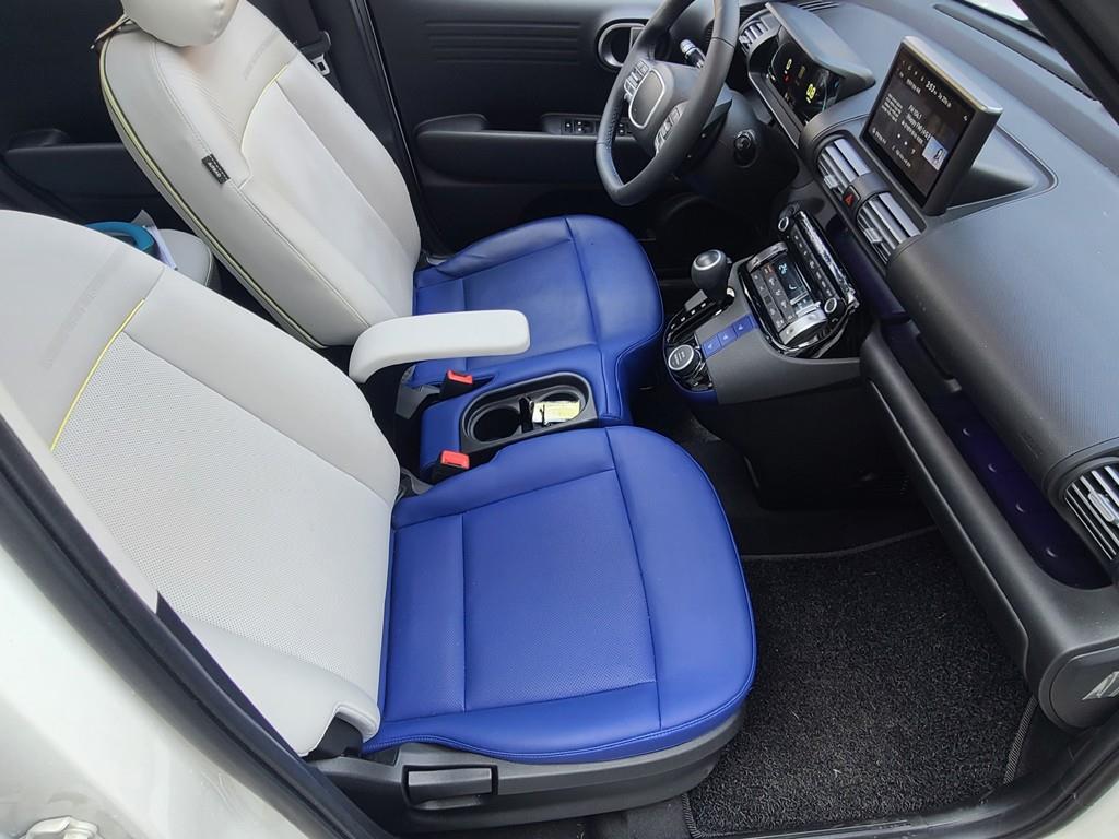 HYUNDAI Casper - Vista 10