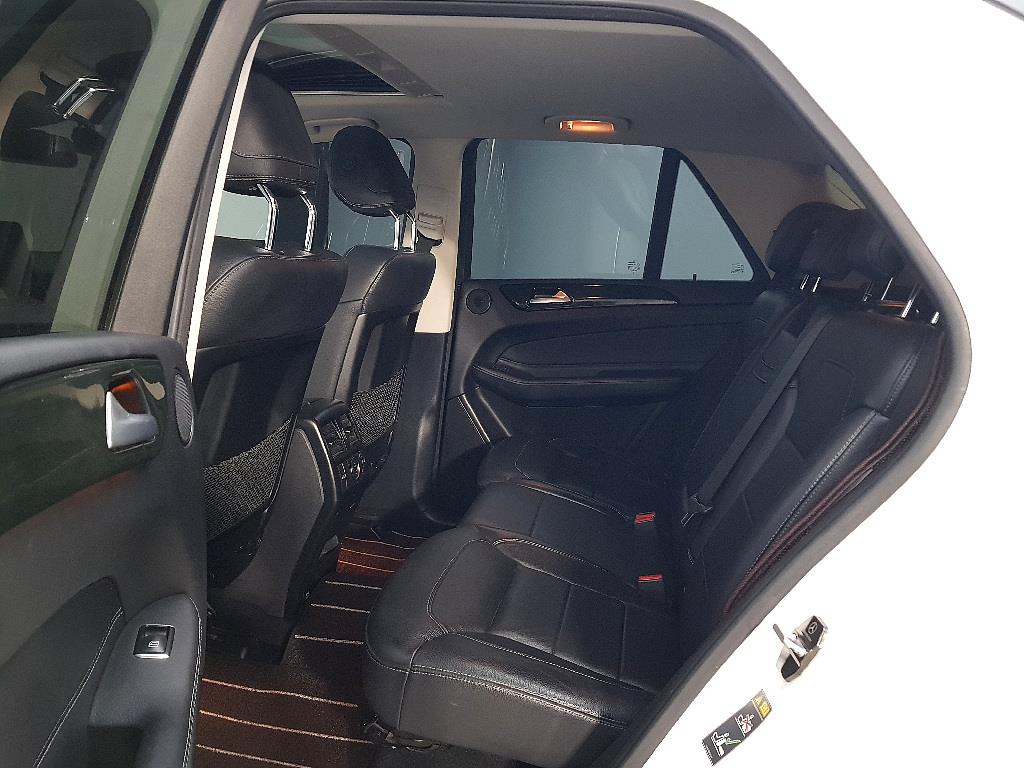 Mercedes Benz GLE Class - Vista 9