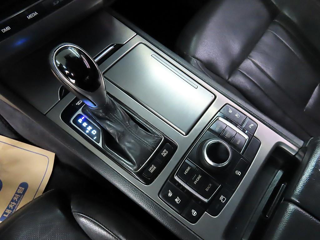 HYUNDAI Genesis - Vista 10