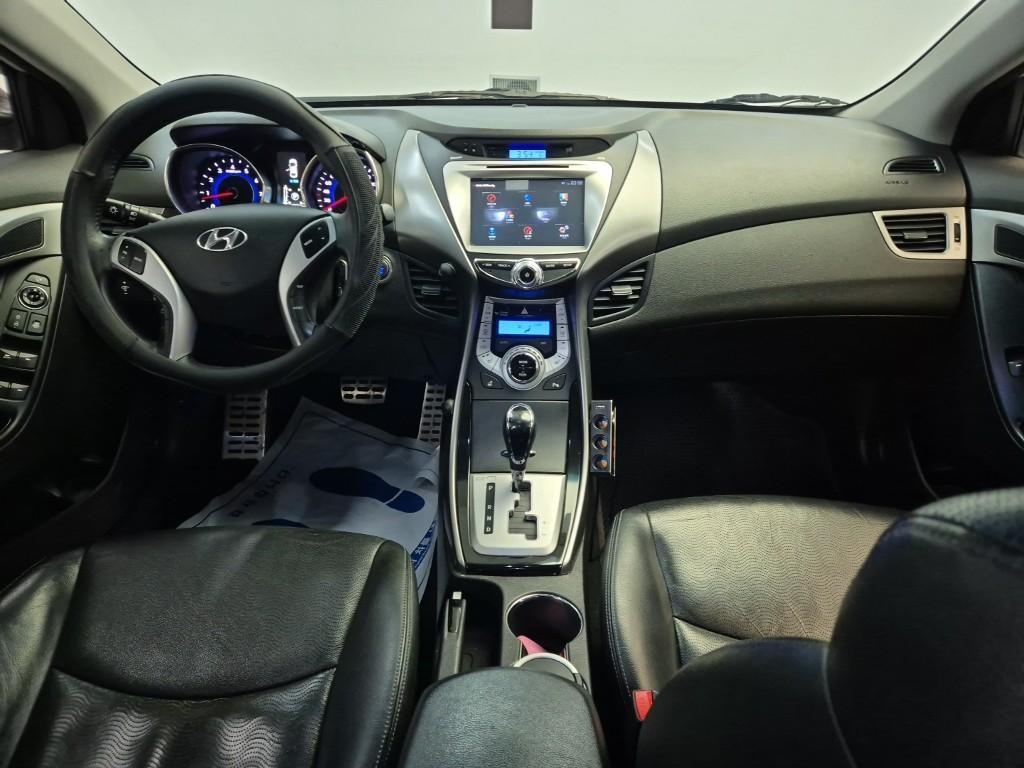 HYUNDAI Avante - Vista 7