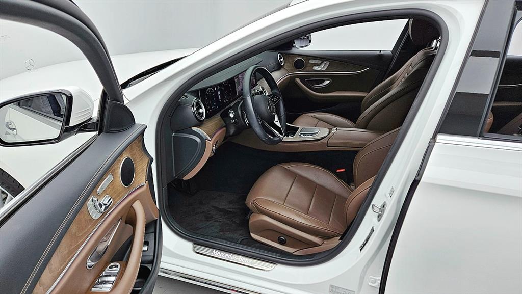 Mercedes Benz E class - Vista 7