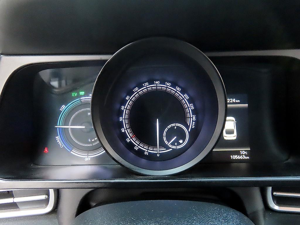 HYUNDAI Avante - Vista 9