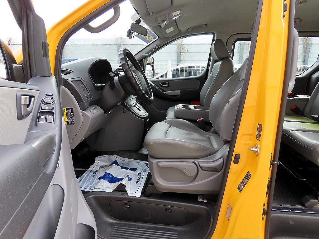 HYUNDAI Starex - Vista 5