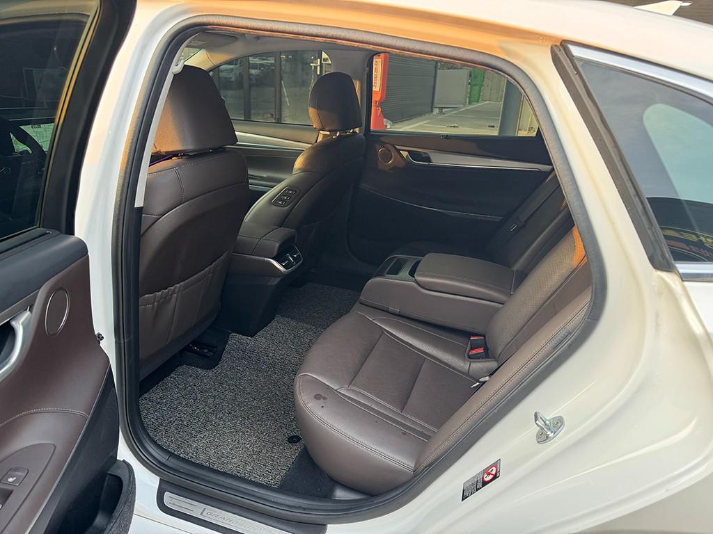 HYUNDAI Grandeur - Vista 6