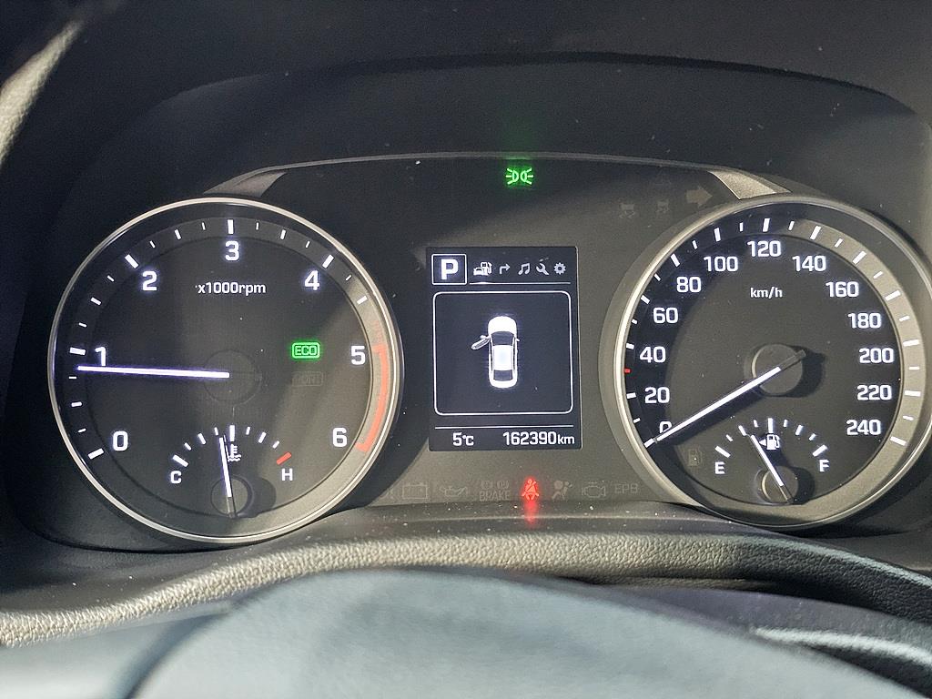 HYUNDAI Avante - Vista 7