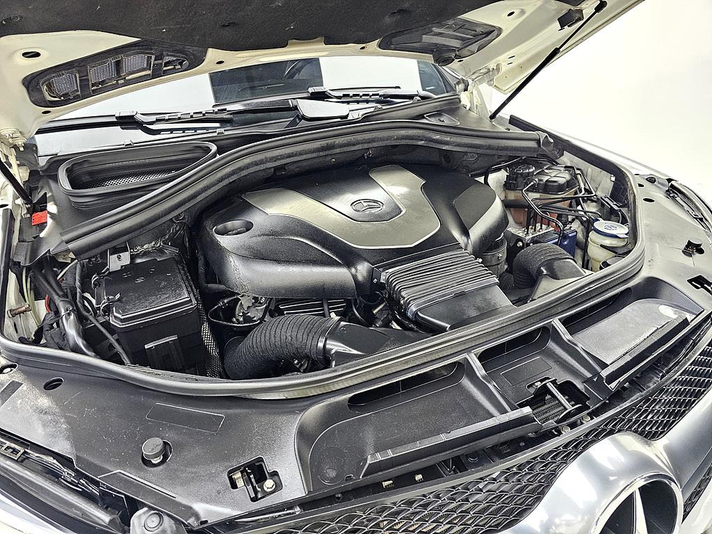 Mercedes Benz GLE Class - Vista 6