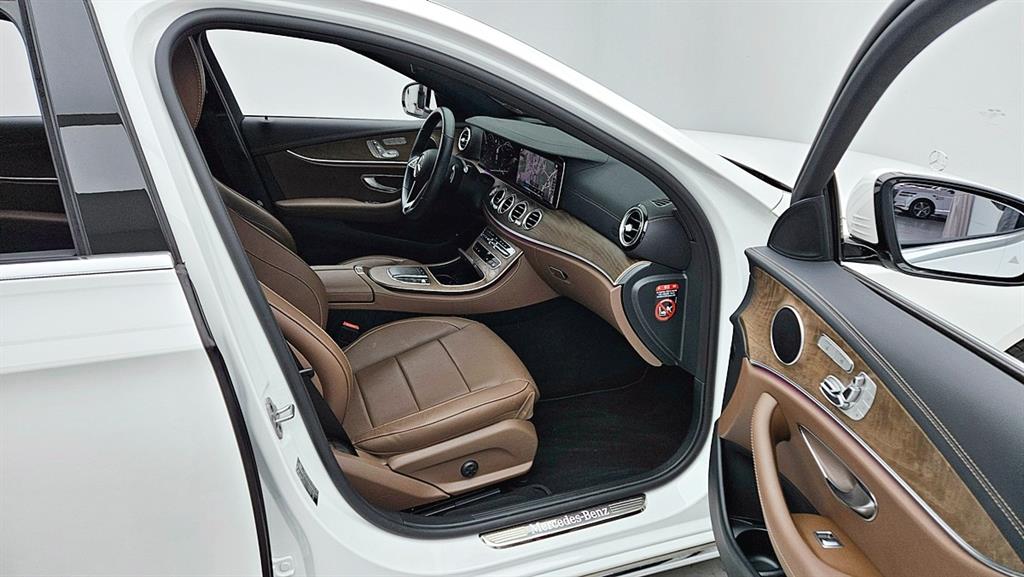 Mercedes Benz E class - Vista 6