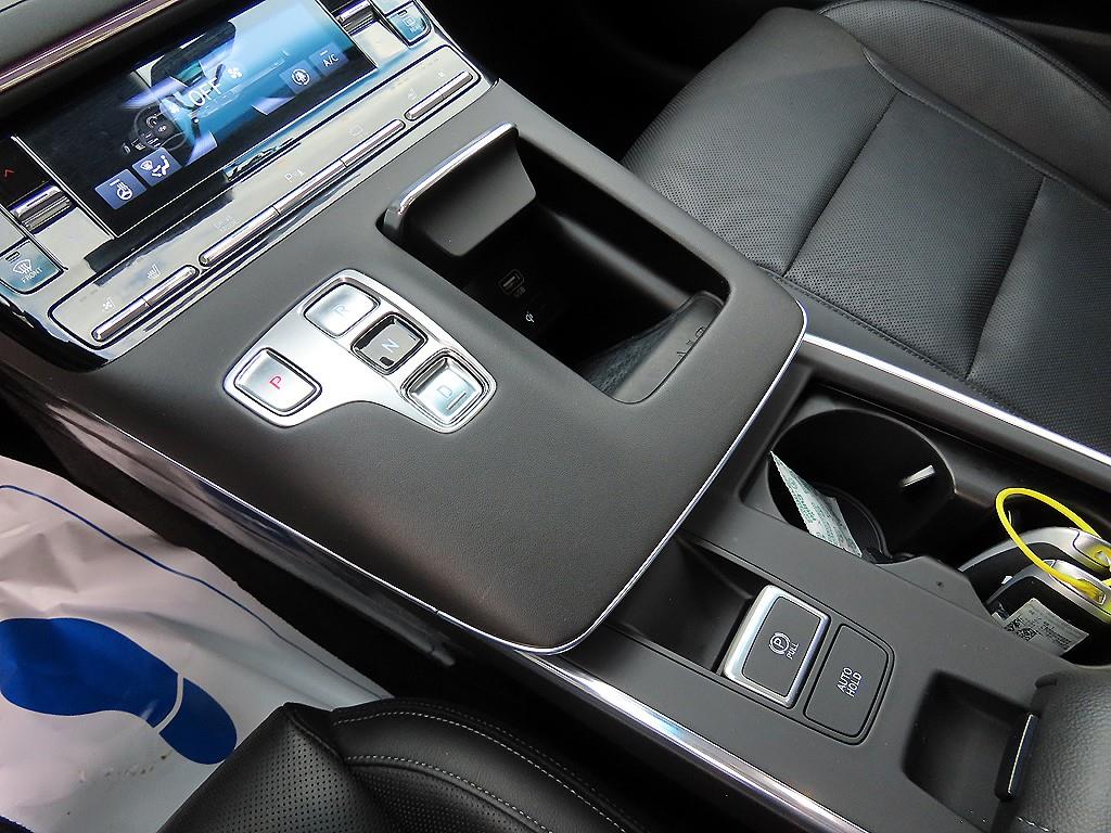 HYUNDAI Grandeur - Vista 10