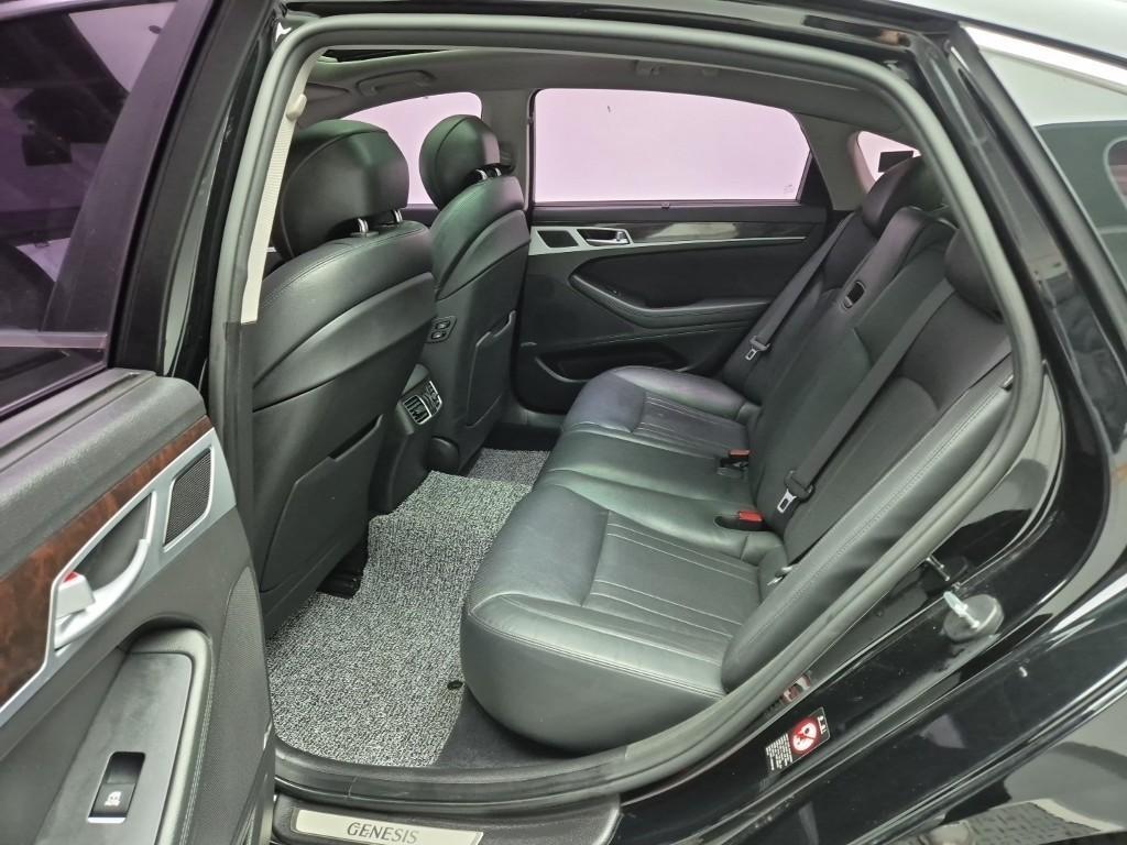 HYUNDAI Genesis - Vista 12