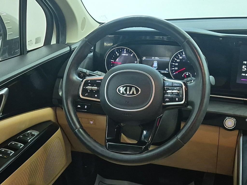 KIA Carnival - Vista 9