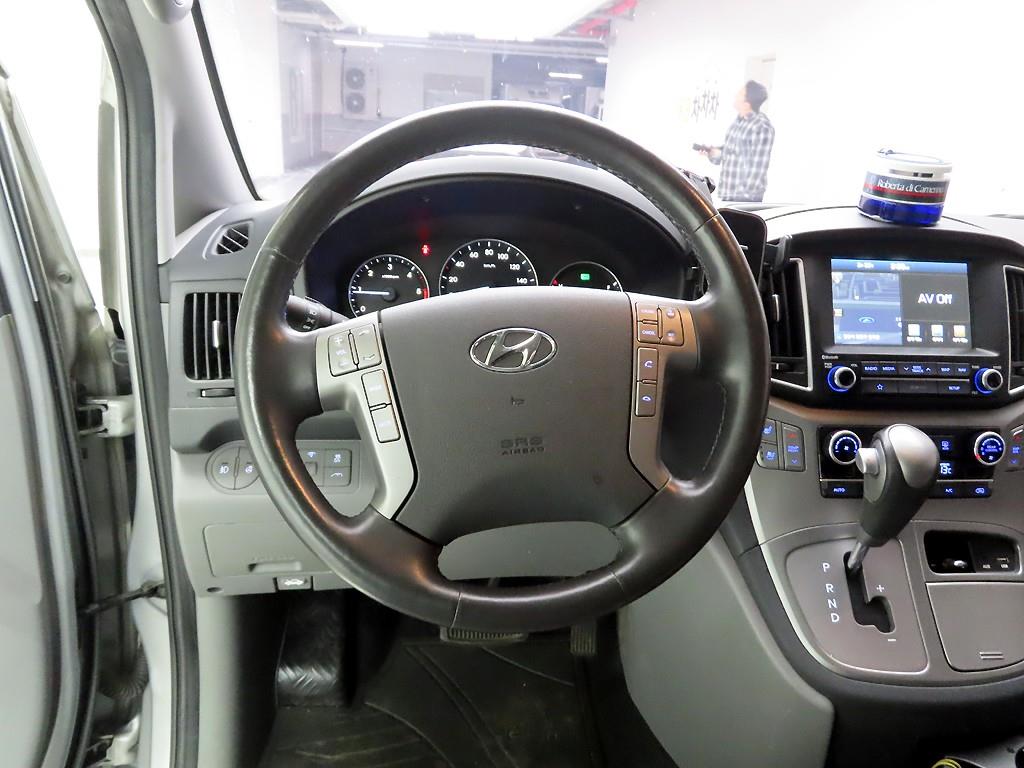 HYUNDAI Starex - Vista 7