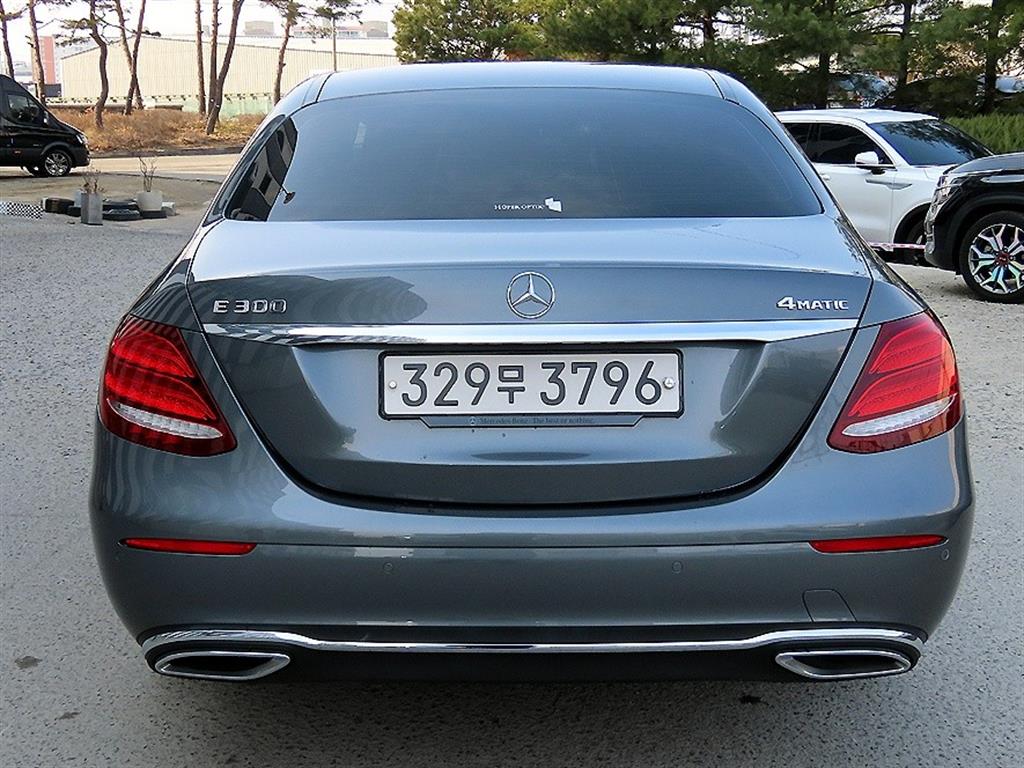 Mercedes Benz E class - Vista 4