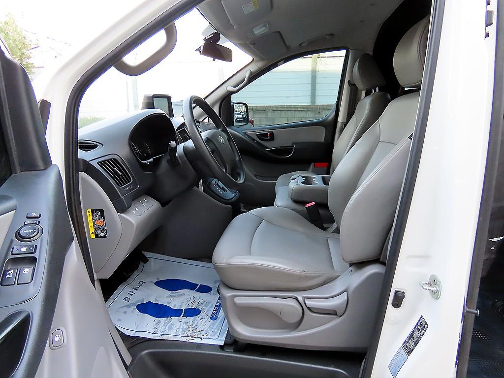 HYUNDAI Starex - Vista 5