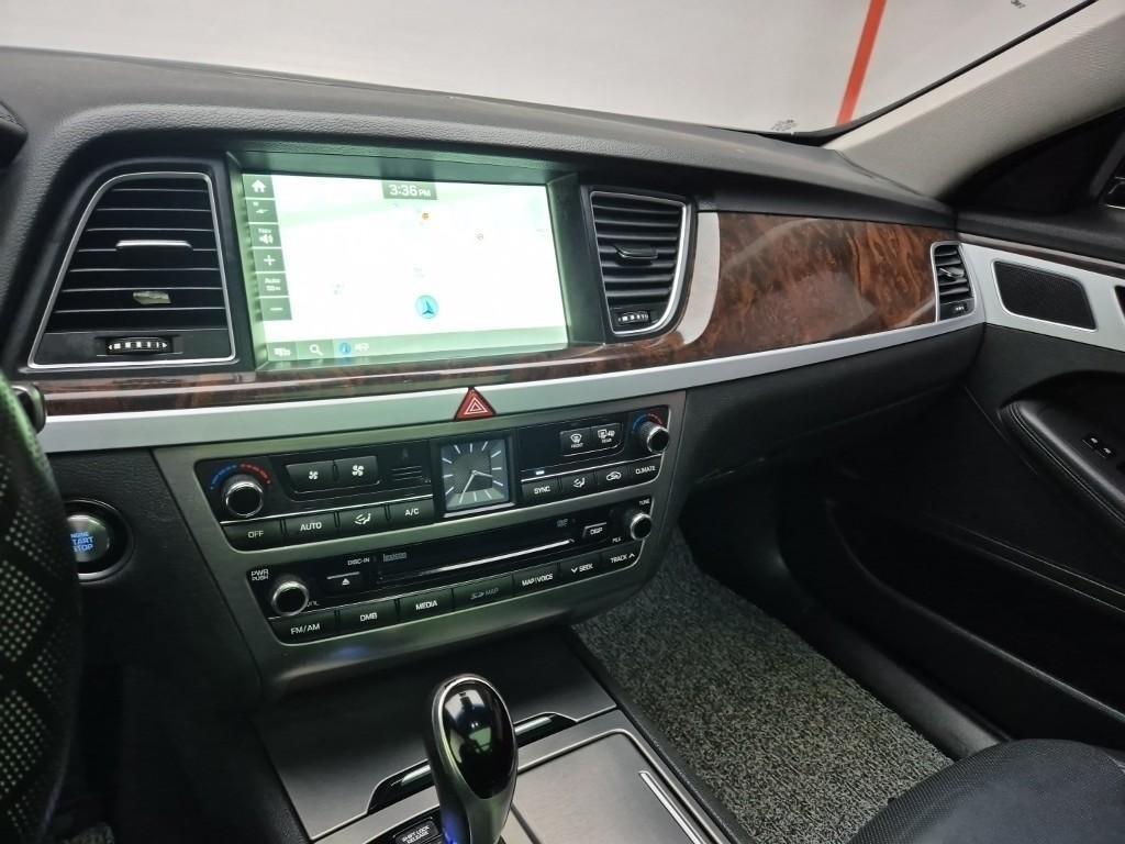 HYUNDAI Genesis - Vista 10