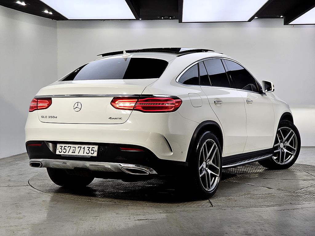 Mercedes Benz GLE Class - Vista 4
