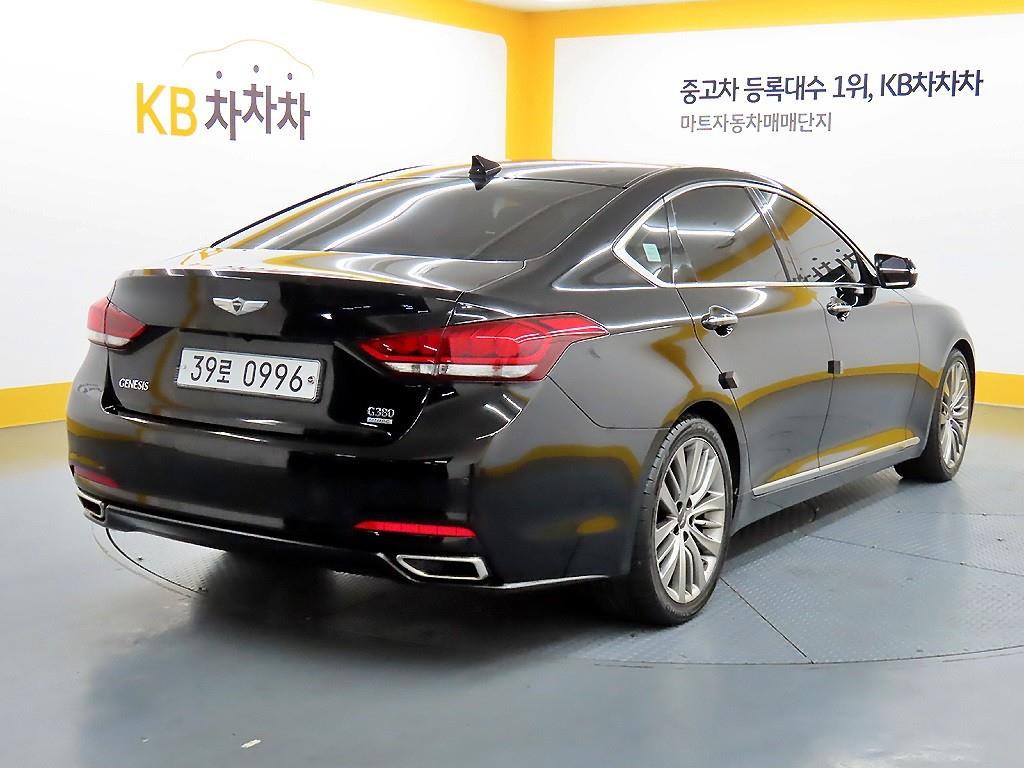 HYUNDAI Genesis - Vista 4