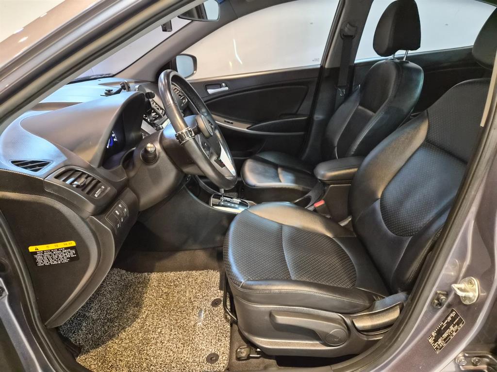 HYUNDAI Accent - Vista 10