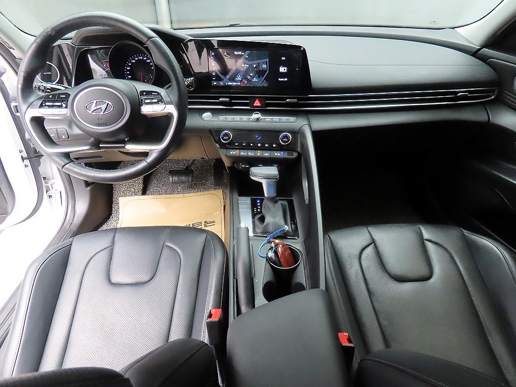 HYUNDAI Avante - Vista 7