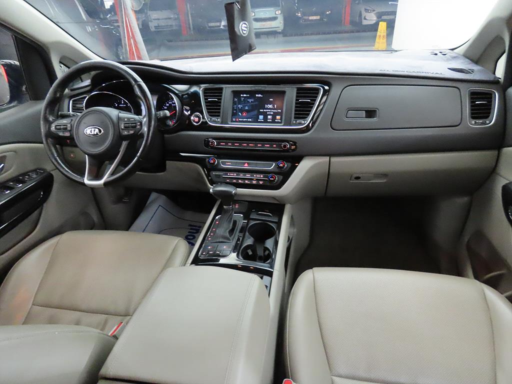KIA Carnival - Vista 5
