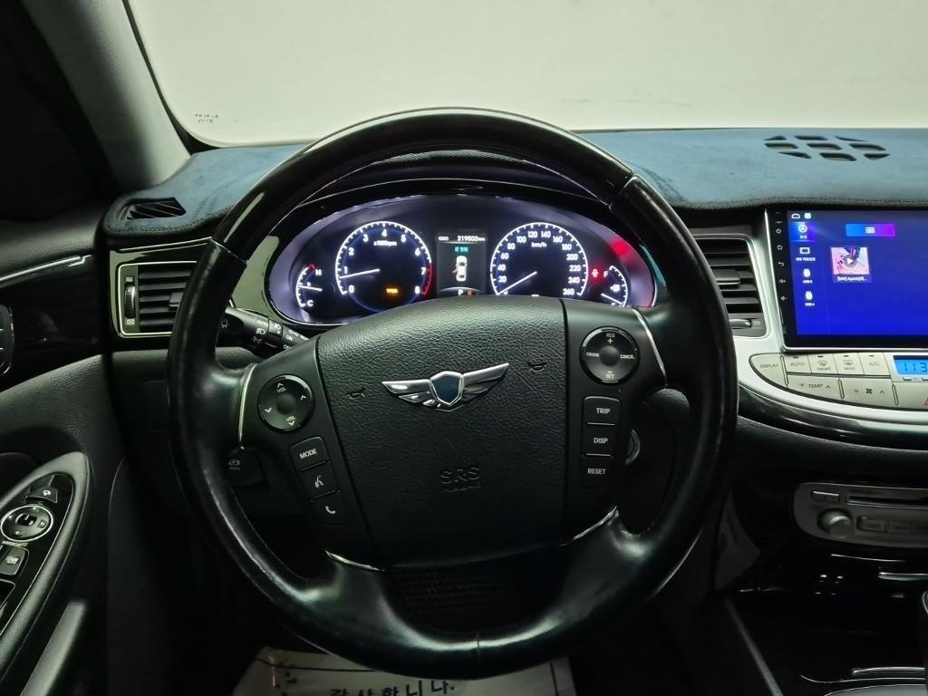 HYUNDAI Genesis - Vista 11