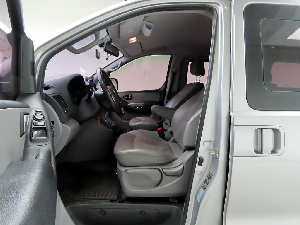 HYUNDAI Starex - Vista 12