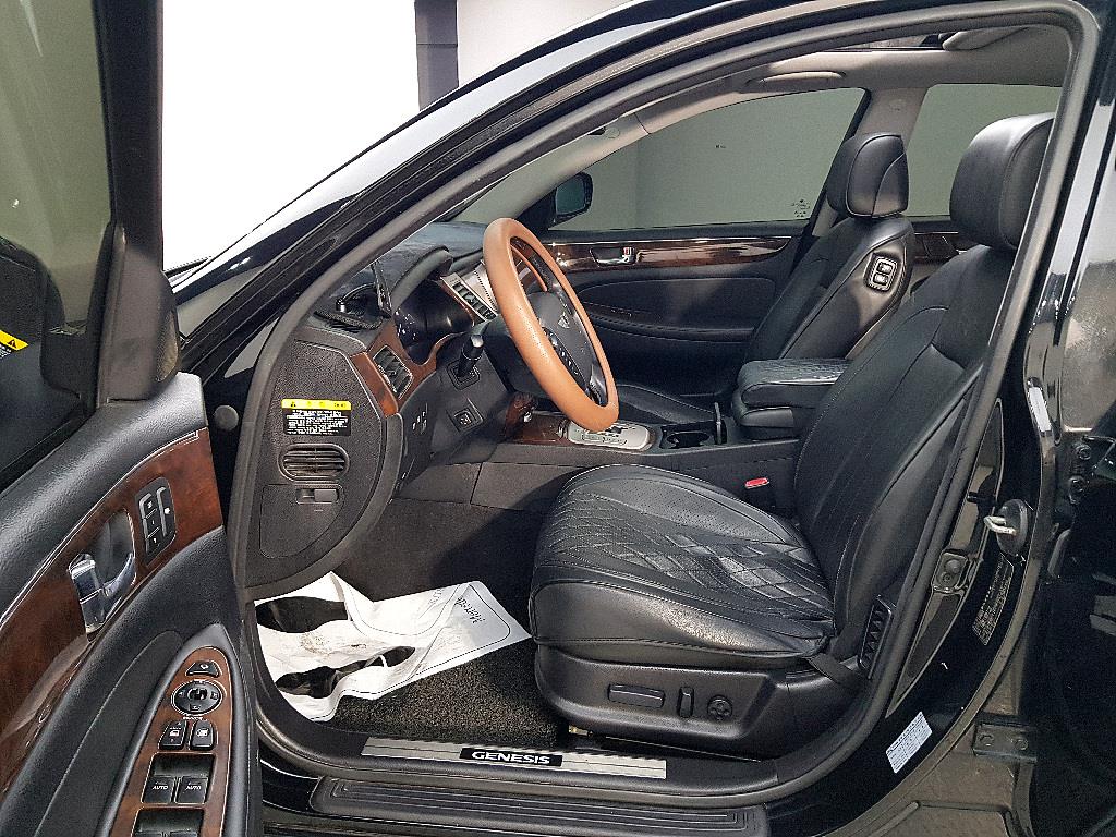 HYUNDAI Genesis - Vista 8