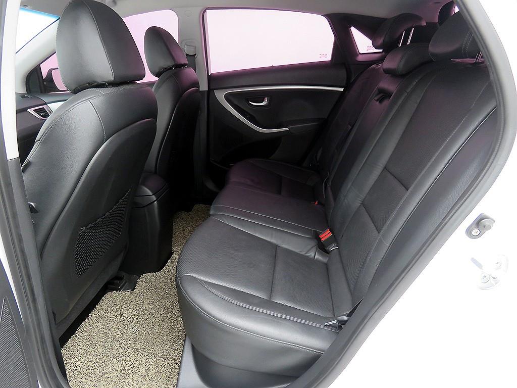 HYUNDAI i30 - Vista 7