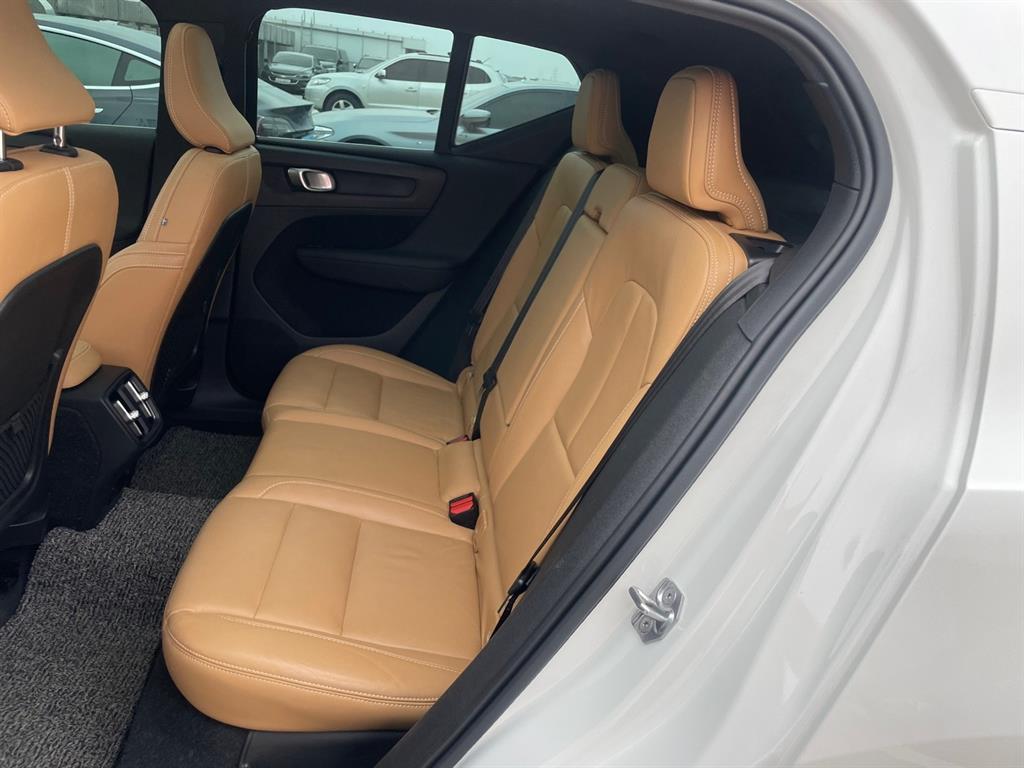 Volvo XC40 2021 Blanco - Importación desde Corea - HF Imports Iquique - Foto 14