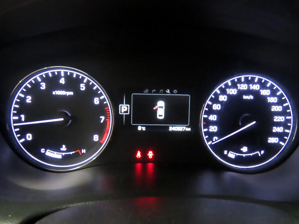 HYUNDAI Genesis - Vista 8