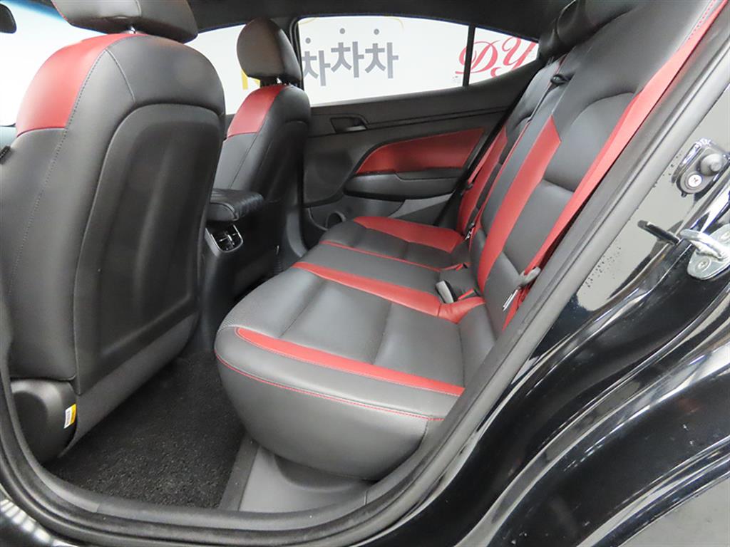 HYUNDAI Avante - Vista 6