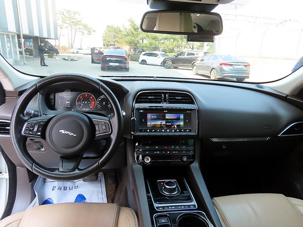 Jaguar F-PACE - Vista 7