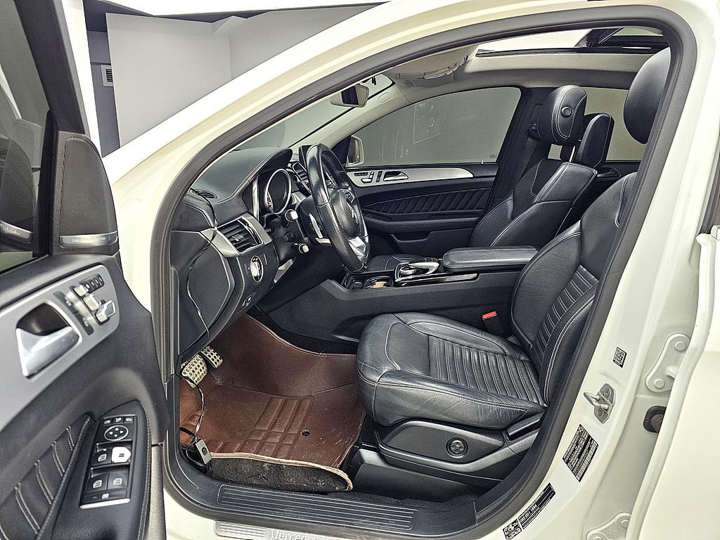 Mercedes Benz GLE Class - Vista 8