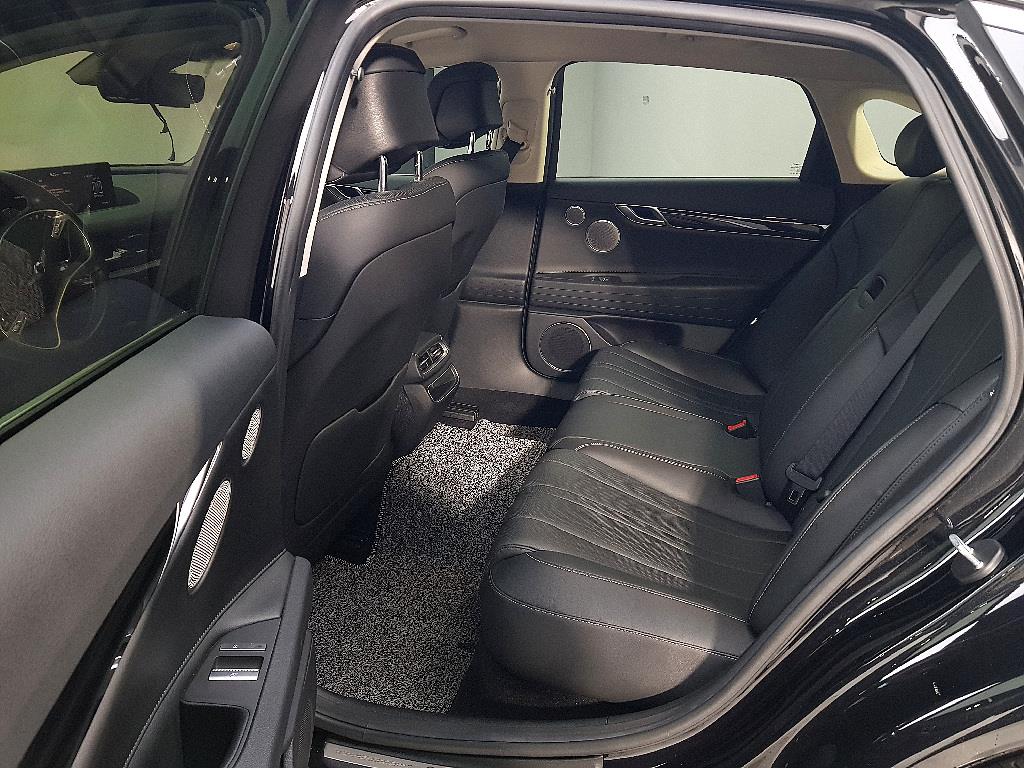 Genesis G80 - Vista 9