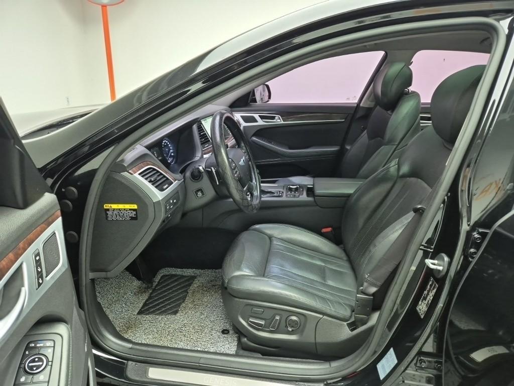 HYUNDAI Genesis - Vista 11