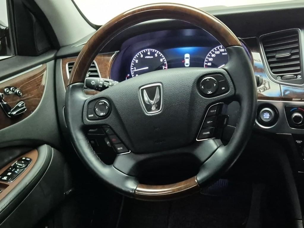 HYUNDAI Equus - Vista 9