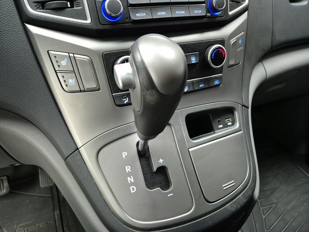 HYUNDAI Starex - Vista 8