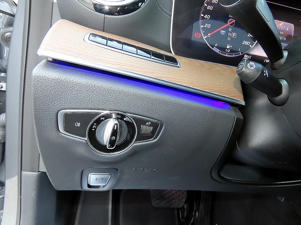 Mercedes Benz E class - Vista 12