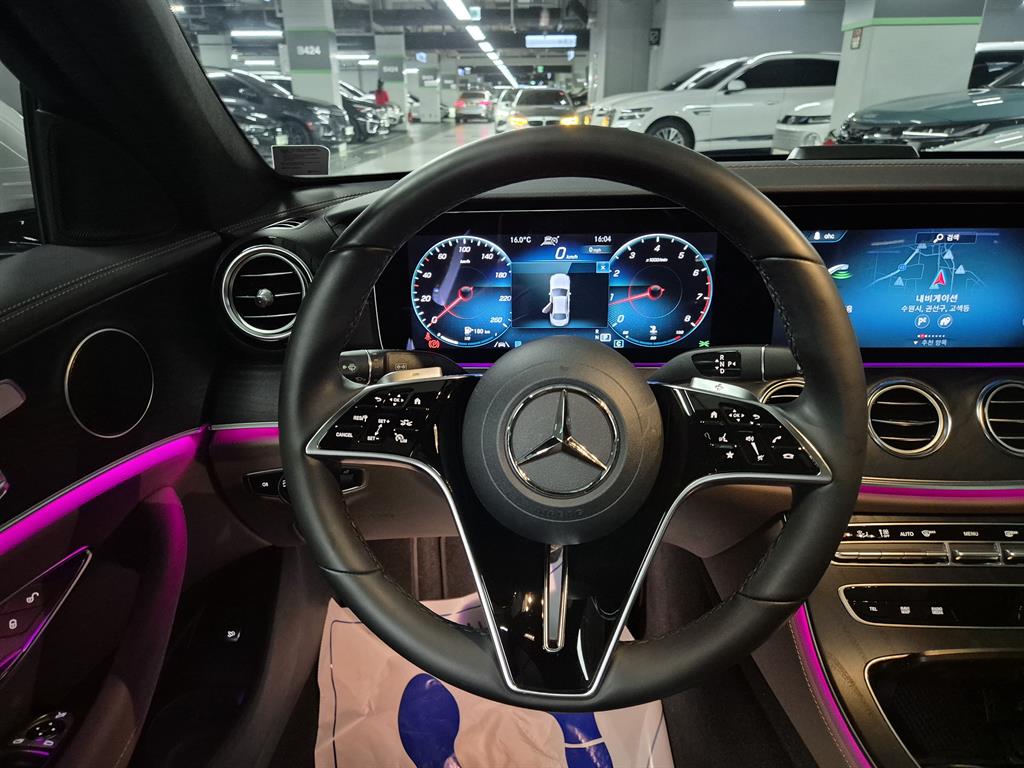 Mercedes Benz E class - Vista 6