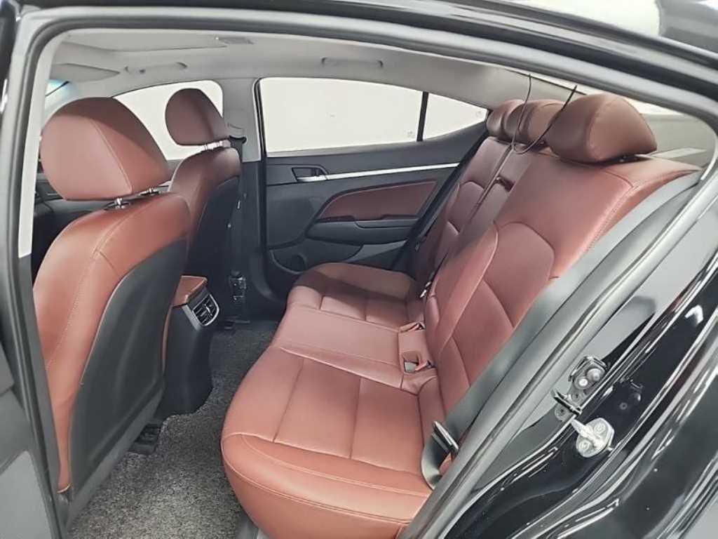 HYUNDAI Avante - Vista 12