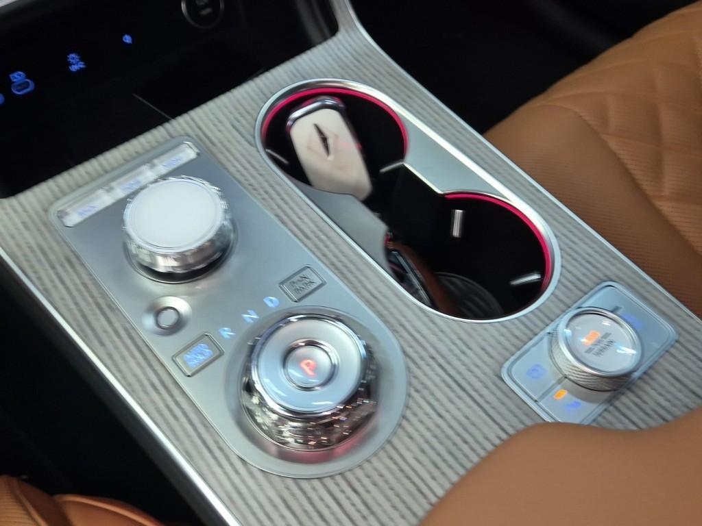 Genesis GV80 - Vista 8